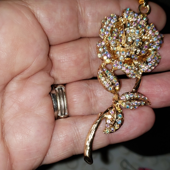 COPY - NWT AB CRYSTAL ROSE NECKLACE BY BETSEY JOHNSON - Picture 1 of 6